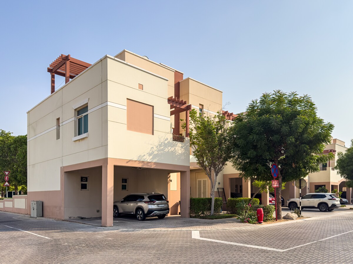 2 Bedroom Townhouse For Rent in Al Ghadeer
